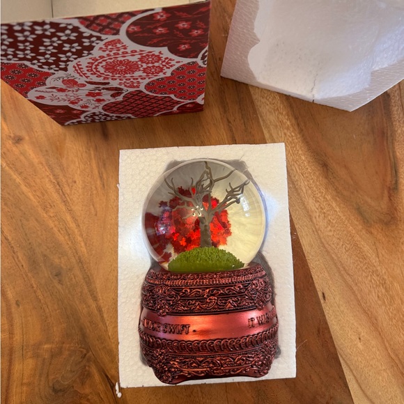 Taylor Swift All Too Well Red Snow Globe - Picture 2 of 5